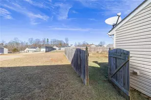 3879 Foliage Dr, Winston-Salem, NC 27101 - Photo 20