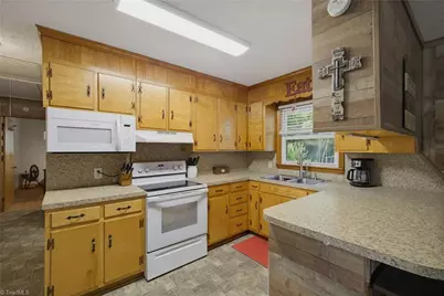 3213 Nc Highway 14, Reidsville, NC 27320 - Photo 12