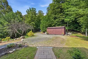 605 Valley View Dr, Purlear, NC 28665 - Photo 38
