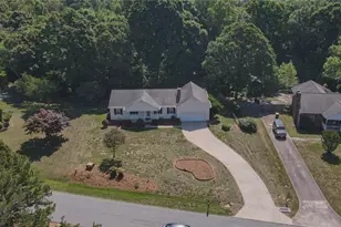 265 Rolling Green Dr, Winston-Salem, NC 27107 - Photo 2