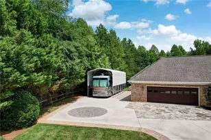 8106 Breezy Hill Dr, Browns Summit, NC 27214 - Photo 46