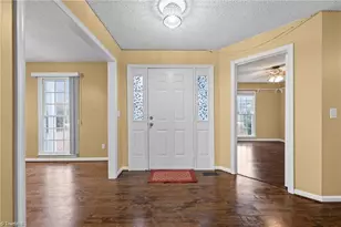 6721 River Hills Dr, Greensboro, NC 27410 - Photo 16