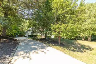 1203 Foxhaven Dr, Greensboro, NC 27455 - Photo 4