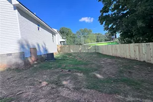 915 Redding Dr, High Point, NC 27260 - Photo 2