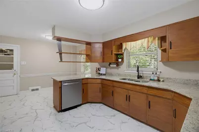 1011 Huntingdon Road, Winston-Salem, NC 27104 - Photo 6