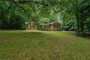 2603 Crescent Hill Dr, Mebane, NC 27302 - Photo 2