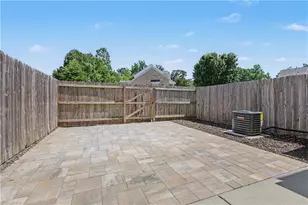 8 Viburnum Ln, Greensboro, NC 27455 - Photo 24