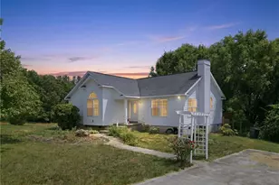 874 Hanks St, Traphill, NC 28685 - Photo 8