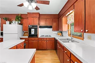 304 Armstrong Rd, Pilot Mountain, NC 27041 - Photo 12
