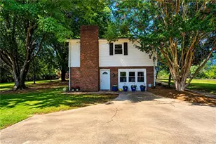 123 Regal Cir, Mooresville, NC 28117 - Photo 2