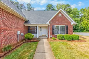 2074 Hibiscus Ln, Kernersville, NC 27284 - Photo 2