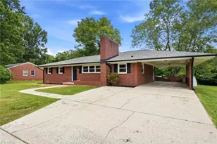 242 Island Dr, Madison, NC 27025 - Photo 2