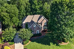 2546 N Beech Ln, Greensboro, NC 27455 - Photo 2