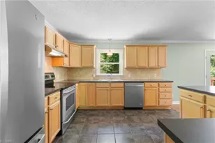 3725 Crestbrook Ln, Pfafftown, NC 27040 - Photo 8