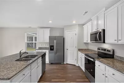 8 Hazelburn Court, Greensboro, NC 27405 - Photo 10