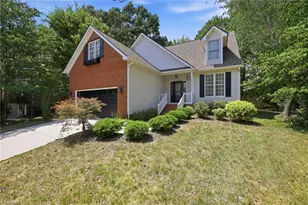 425 Turnberry Dr, Mebane, NC 27302 - Photo 1