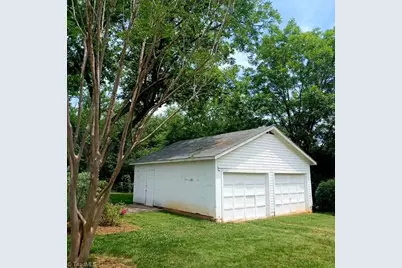 2103 N Thomas Avenue, Newton, NC 28658 - Photo 30
