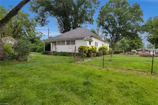 2103 N Thomas Ave, Newton, NC 28658 - Photo 8