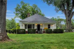 2103 N Thomas Ave, Newton, NC 28658 - Photo 6