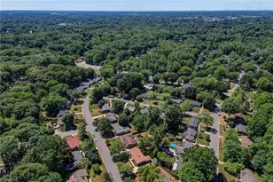 4921 Starmount Dr, Greensboro, NC 27410 - Photo 4
