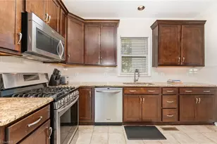 2001 Treyburn Ln, High Point, NC 27265 - Photo 12