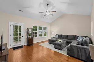 125 Chestnut Bend Dr, Greensboro, NC 27406 - Photo 8