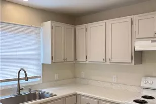 421 Forest Hill Ave, Winston-Salem, NC 27105 - Photo 2