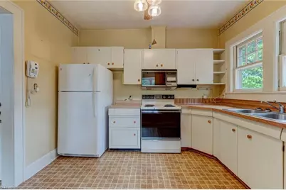 2606 Beechwood Street, Greensboro, NC 27403 - Photo 12