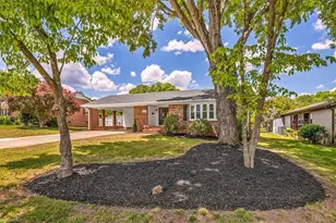 2914 Cornwallis Dr, Greensboro, NC 27408 - Photo 2