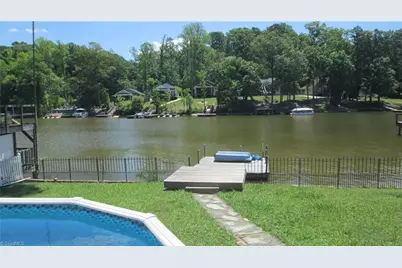 694 Lake Shore Avenue, Lexington, NC 27292 - Photo 2