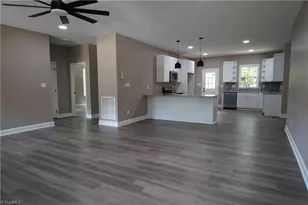 1213 Hillcrest Dr, Thomasville, NC 27360 - Photo 8