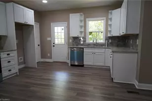 1213 Hillcrest Dr, Thomasville, NC 27360 - Photo 12