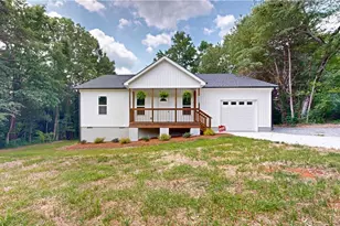 1213 Hillcrest Dr, Thomasville, NC 27360 - Photo 2