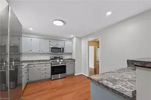 515 E Willowbrook Dr, Burlington, NC 27215 - Photo 8