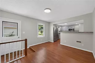 515 E Willowbrook Dr, Burlington, NC 27215 - Photo 10