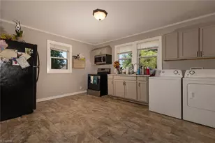 1009 7th St, North Wilkesboro, NC 28659 - Photo 8