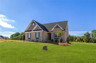 8305 Pyramid Dr, Summerfield, NC 27358 - Photo 4