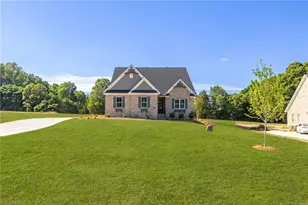 8305 Pyramid Dr, Summerfield, NC 27358 - Photo 2
