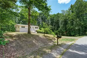 214 Regency Dr, Reidsville, NC 27320 - Photo 2