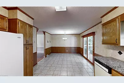 436 Forest Creek Drive, Winston-Salem, NC 27107 - Photo 10