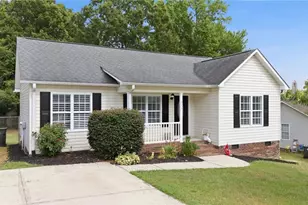 715 Dillon St, Thomasville, NC 27360 - Photo 2