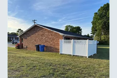 700 Oakhurst Street #B, Kernersville, NC 27284 - Photo 2