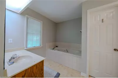 2448 Glen Cove Way, High Point, NC 27265 - Photo 30