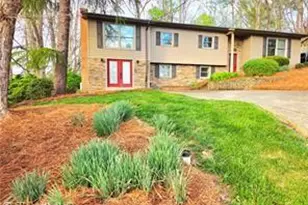 1524 Holly Cir, Wilkesboro, NC 28697 - Photo 2