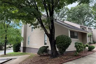 205 Village Ln, Greensboro, NC 27409 - Photo 2