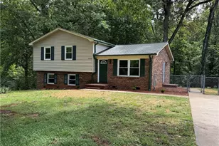 6529 Benson Ln, Pfafftown, NC 27040 - Photo 4