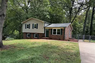 6529 Benson Ln, Pfafftown, NC 27040 - Photo 2