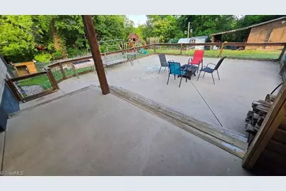 912 Overlook Avenue, Eden, NC 27288 - Photo 16