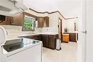 306 Leland Dr, Greensboro, NC 27455 - Photo 10