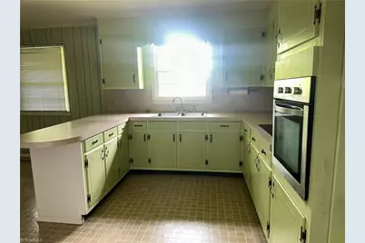 529 E Devon Drive E, Mount Airy, NC 27030 - Photo 10